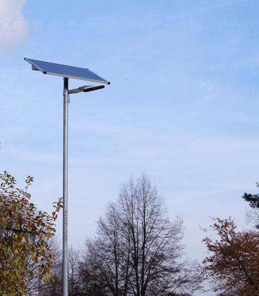 Solarleuchte für Haltestelle mit Mast und Zeitschaltuhr