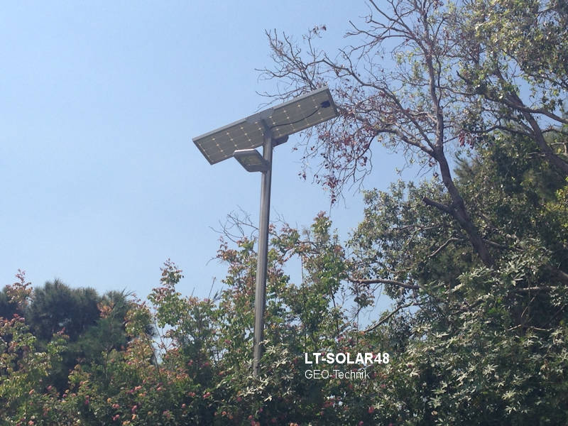 Solar Straßenleuchte LED 35W / 130W Lithium mit Mast