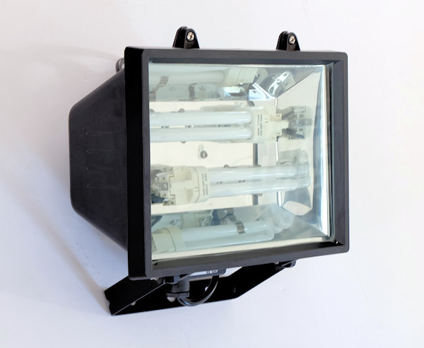 Energiesparender Aussenscheinwerfer robust 52W (250W)